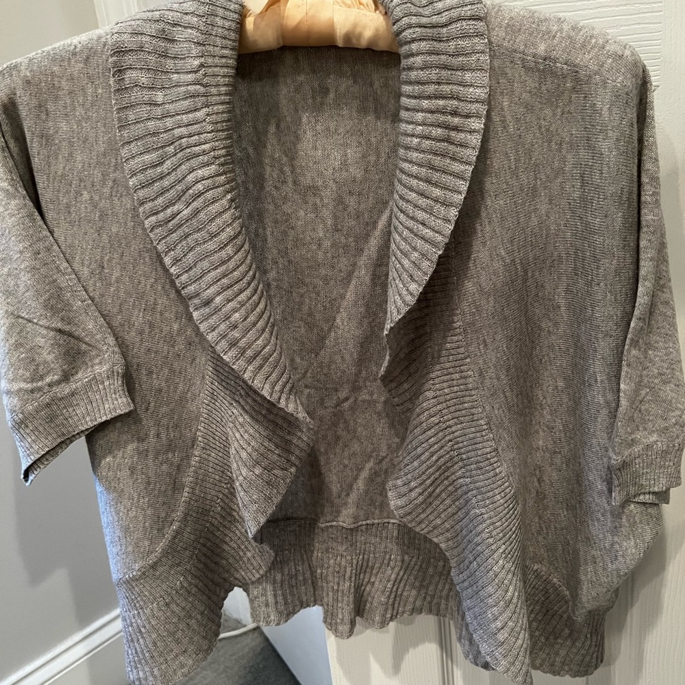 DKNYC waist length fly away short sleeve sweater